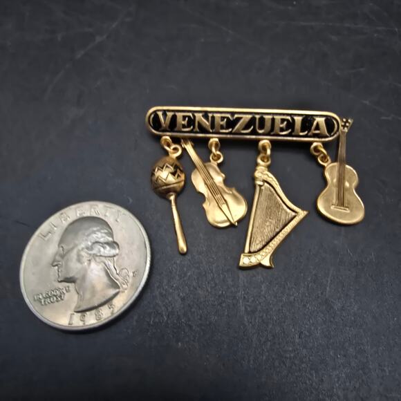Vintage Venezuela Souvenir Brooch Musical Instrument Charms Gold Tone - Picture 2 of 6